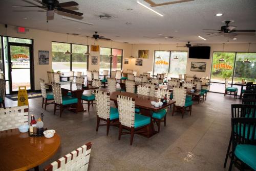 a dining room with tables and chairs in a restaurant at Days Inn by Wyndham Cocoa Cruiseport West At I-95/524 in Cocoa