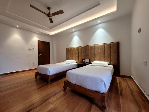 A bed or beds in a room at Marutham Residency