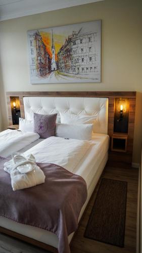 a bedroom with two beds and a painting on the wall at DAS KEHRS - Hotel auf dem Petersberg in Erfurt