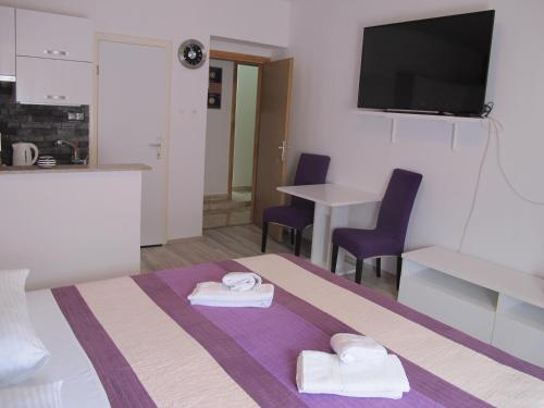 Rooms And Apartment Stambuk II