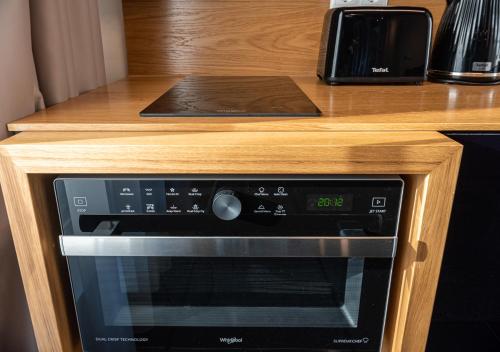 a microwave oven sitting on top of a wooden counter at Noir Hotel in Szeged
