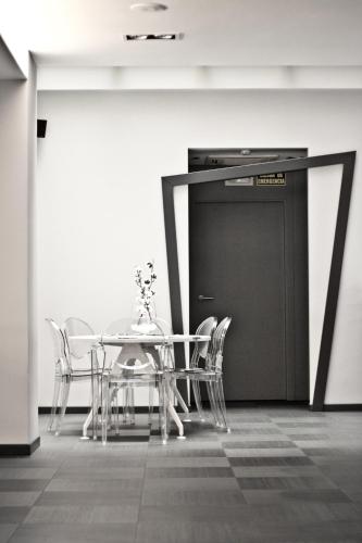 a dining room with a table and chairs at Hotel Lux Santiago in Santiago de Compostela