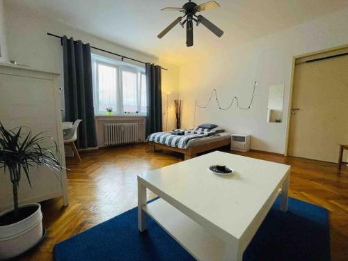 Posteľ alebo postele v izbe v ubytovaní Lovely 2BDR in center, Wifi & Self-Check in