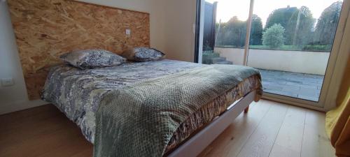 מיטה או מיטות בחדר ב-Joli appartement proche forêt et centre-ville