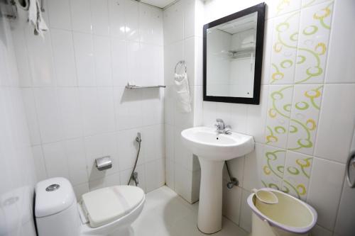 ANR Hotels tesisinde bir banyo