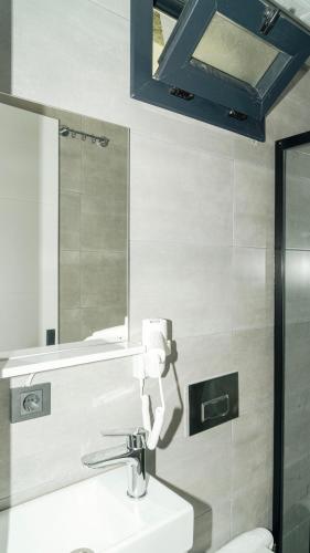 Ένα μπάνιο στο Port Marmaris Rooms