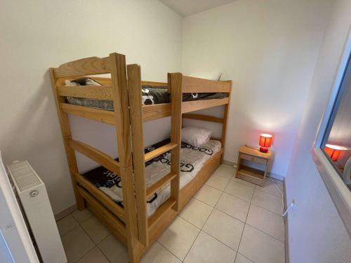 Studio cabine neuf avec terrasse proche plage et centre, parking privé inclus