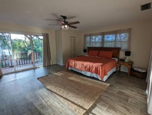 a bedroom with a bed and a ceiling fan at Peaceful Family Lake House in Hawthorne