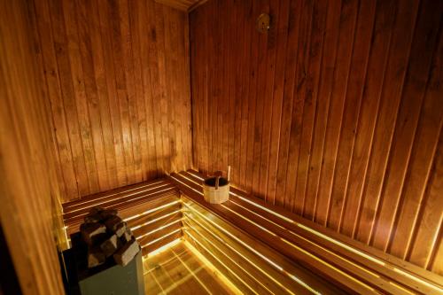 a corner of a wooden sauna with a bucket in it at My Cave Suites in Nevsehir