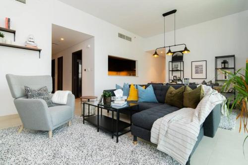 Elite Escape Holiday Home - 3 BHK Getaway with Burj Khalifa View and Dubai Mall Access - 1505