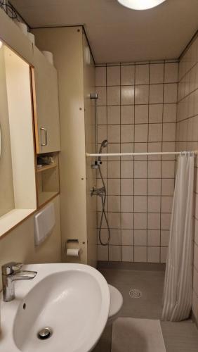 Koupelna v ubytování Center apartment - top floor penthouse with views of the city
