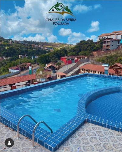 a large swimming pool with blue water at CHALES DA SERRA in Bananeiras