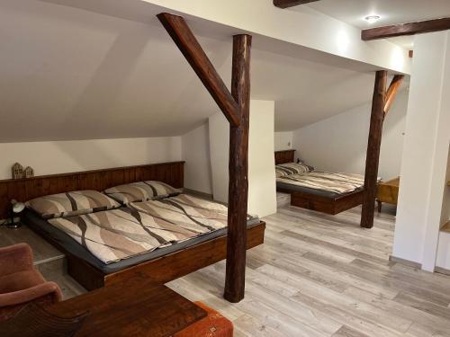 Cama o camas de una habitación en Ubytování Monika