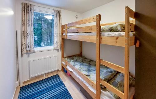two bunk beds in a room with a window at Amazing Home In Hr With Kitchen in Höör