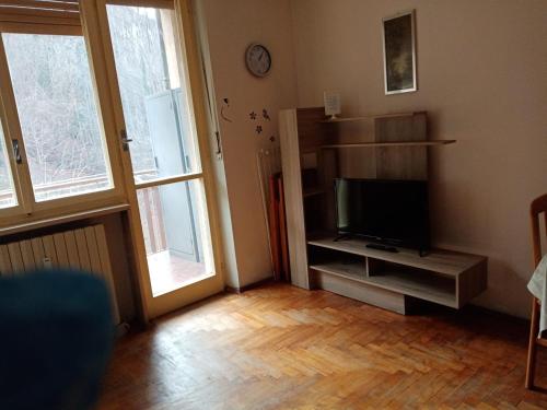 a living room with a flat screen tv on a entertainment center at Guardavalle in Chiomonte