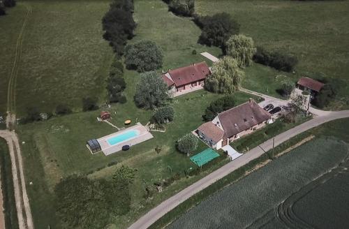 La alberca dentro o cerca de Meix Gagnard