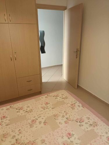 Postel nebo postele na pokoji v ubytování Lina's House Sivota