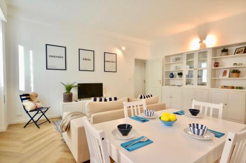 Ruang duduk di Luvì - Riviera Luxury Flat