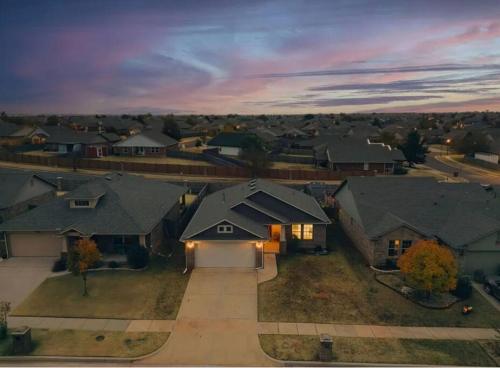 an overhead view of a house with a driveway at Sweet Oasis in Edmond