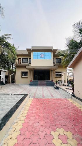 a building with a red carpet in front of it at HOTEL EKANT FAMILY RESTAURANT AND LODGING in Daulatābād
