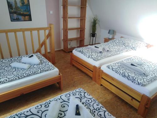 Ein Bett oder Betten in einem Zimmer der Unterkunft Penzion U dvojice