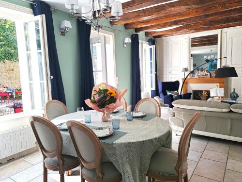 a dining room with a table and chairs at gite Chezelle in Saint-Georges-sur-Cher