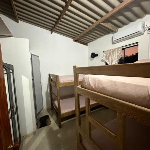 a bedroom with two bunk beds in a room at Hostal la guadalupana in Necoclí
