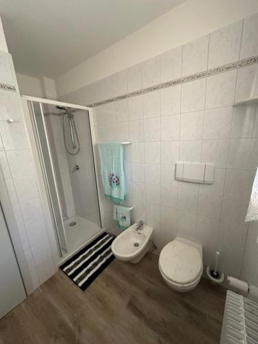 a bathroom with a toilet and a shower and a sink at Casa Vacanza La Croseta in Trento