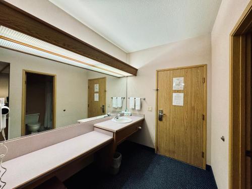 a bathroom with a sink and a mirror at The Tillamook Inn in Tillamook