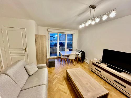 Photo de la galerie de l'établissement Le Sept avec parking, transfert, à Vaires-sur-Marne