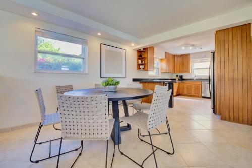 Una cocina o cocineta en Incredible Beach Front Villa!