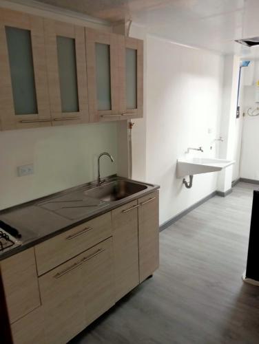 an empty kitchen with a sink and a sink at Apartamento vía a termales in Santa Rosa de Cabal