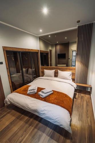 INDIVIDUALliving3 Excellent location centre! !