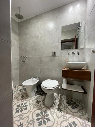 a bathroom with a toilet and a sink at La Posta del Jesuita in Villa Los Aromos