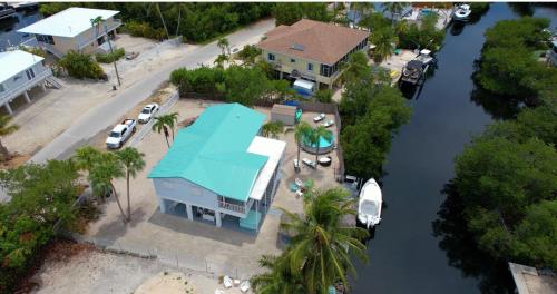 Gallery image of Bayside Key Largo Canal Home with Dock/ Jacuzzi/ Pool. ( Lift not include) in Key Largo