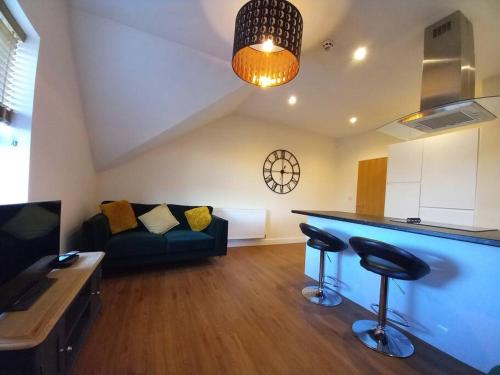 a living room with a bar and a couch at Roomy Penthouse 2 double bed apartment - Spacious - Central Beeston - Free secure parking - in Nottingham