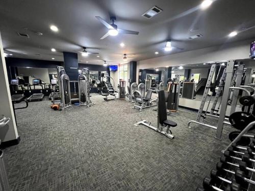 Fitnes centar i/ili fitnes sadržaji u objektu Comfortable Apartment in Dallas