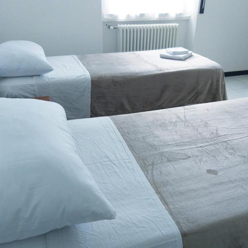 เตียงในห้องที่ Via Oltrepò 1