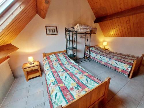 מיטה או מיטות בחדר ב-Gîte Saint-Mars-sur-la-Futaie, 3 pièces, 4 personnes - FR-1-600-150