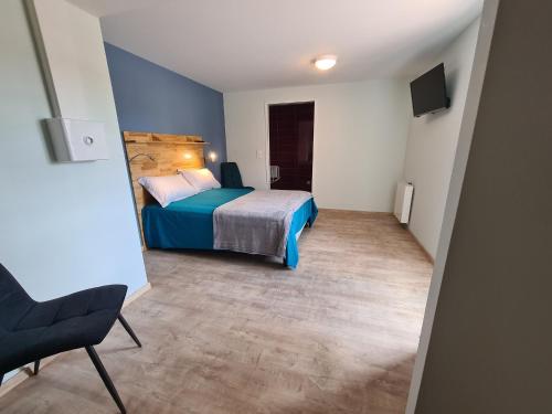 Fotografia z galérie ubytovania Gîte rénové 2022, 20 pers., 8 chambres, PMR, équipements sportifs, parking privé, proche Châtre - FR-1-591-363 v destinácii Le Magny