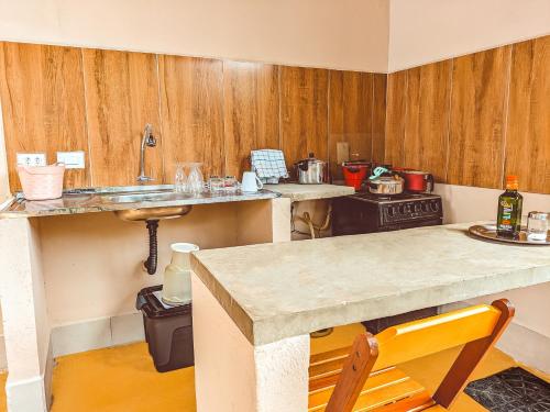 a kitchen with a sink and a stove at Água Doce Hospedagemw in Sao Jorge