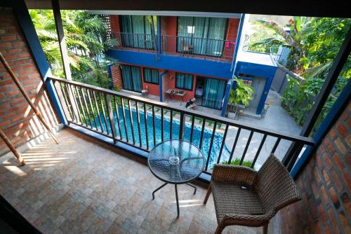 Rõdu või terrass majutusasutuses KRAAM Silhouette Hotel & Cafe Phuket