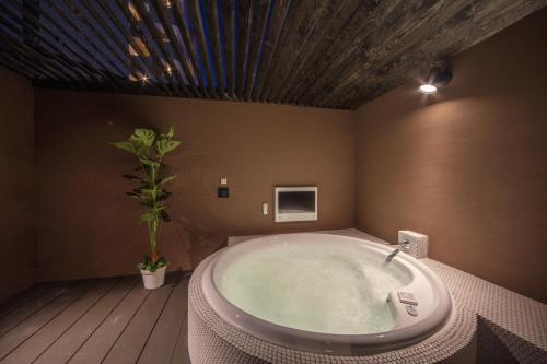 Un baño de noah grande