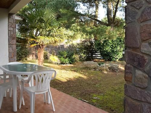 Photo de la galerie de l'établissement Maison familiale avec jardin clos, à 400m de la plage et proche commerces, La Tranche-sur-Mer - FR-1-22-235, à La Tranche-sur-Mer