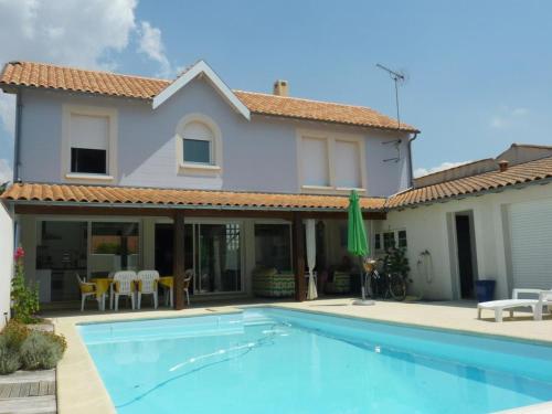Maison Confort pour 8 avec Piscine Sécurisée, Wifi, à 100m de la Plage, Châtelaillon-Plage - FR-1-535-16
