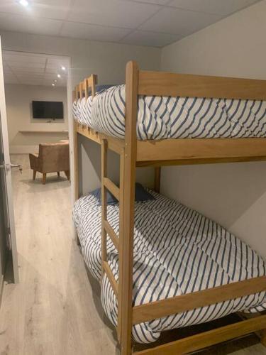 Ένα ή περισσότερα κρεβάτια σε δωμάτιο στο Apartamentos TAMBNB para 4, 5 y 6 huéspedes cochera muy cerca al Centro