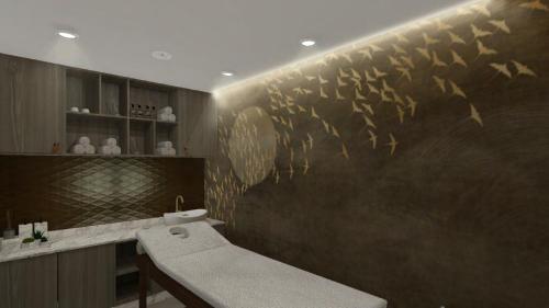 een badkamer met een bank en een muur met gouden vlinders bij Crowne Plaza Constanta - Mamaia Beach, an IHG Hotel in Mamaia