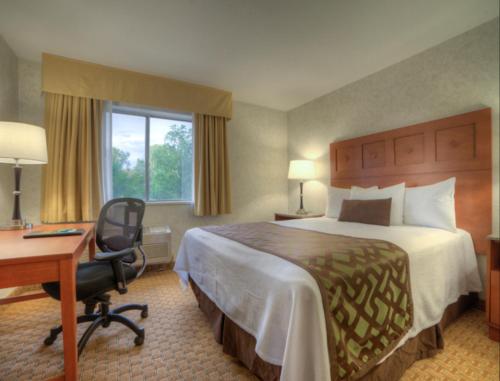 מיטה או מיטות בחדר ב-Moab Valley Inn