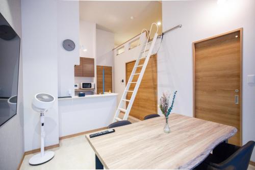 Η κουζίνα ή μικρή κουζίνα στο Ekimae apartment