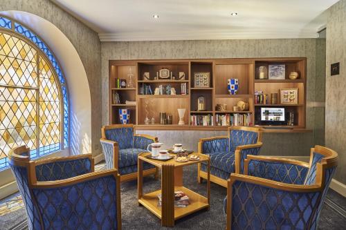 a waiting room with blue chairs and a table at Best Western Premier HBEO Bordeaux Centre in Bordeaux